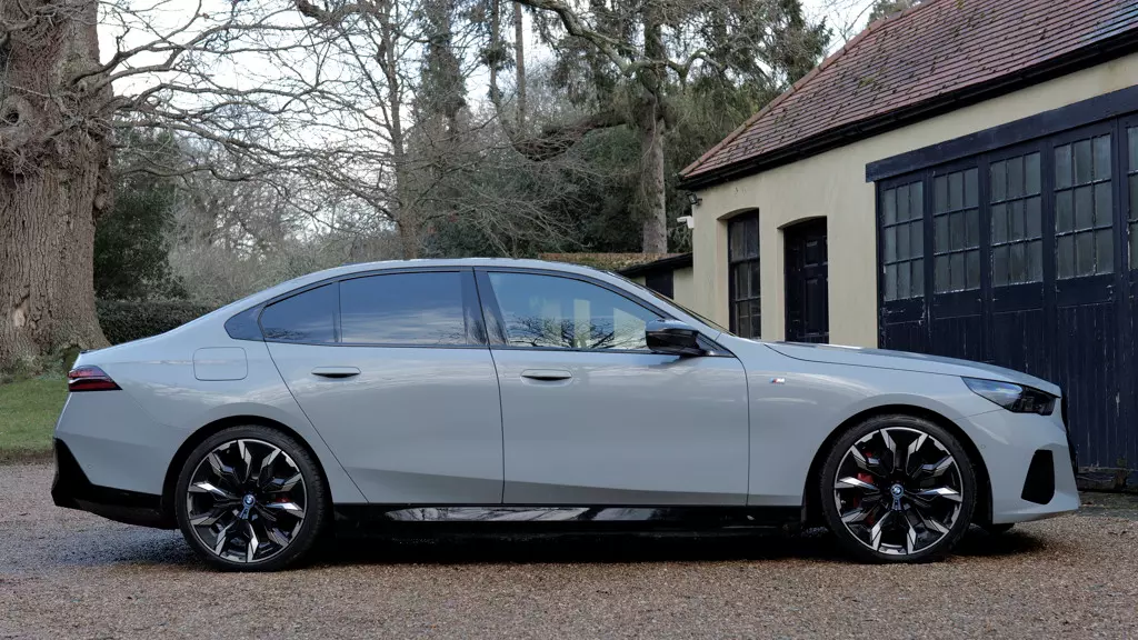 BMW i5 250kW eDrive40 M Sport Pro 84kWh 5dr Auto 22kWCh